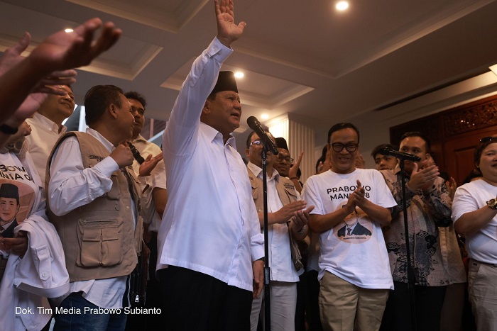 Relawan Jokowi Mania (JOMAN) mendatangi rumah Ketua Umum Partai Gerindra Prabowo Subianto.  (Dok. Tim Media Prabowo Subianto) 
