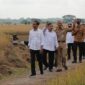 Menhan Prabowo Subianto dan Gubernur Jawa Tengah Ganjar Pranowo mendampingi Presiden Joko Widodo. (Dok. Tim Media Prabowo Subianto) 
