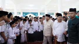 Menteri Pertahanan RI Prabowo Subianto mengunjungi Pondok Pesantren Amanatul Ummah, Mojokerto, Jawa Timur, Minggu, 21 Mei 2023. (Dok. Tim Media Prabowo Subainto)