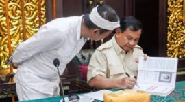 Mantan Bupati Purwakarta, Dedi Mulyadi bersama Menteri Pertahanan, Prabowo Subianto (Instagram.com/@dedimulyadi71) 
