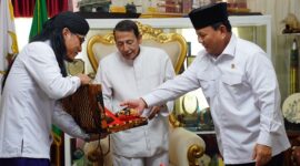 Menteri Pertahanan (Menhan) RI Prabowo Subianto melakukan kunjungan silaturahmi ke kediaman Habib Muhammad Luthfi bin Ali bin Yahya. (Dok. Tim Media Prabowo)
